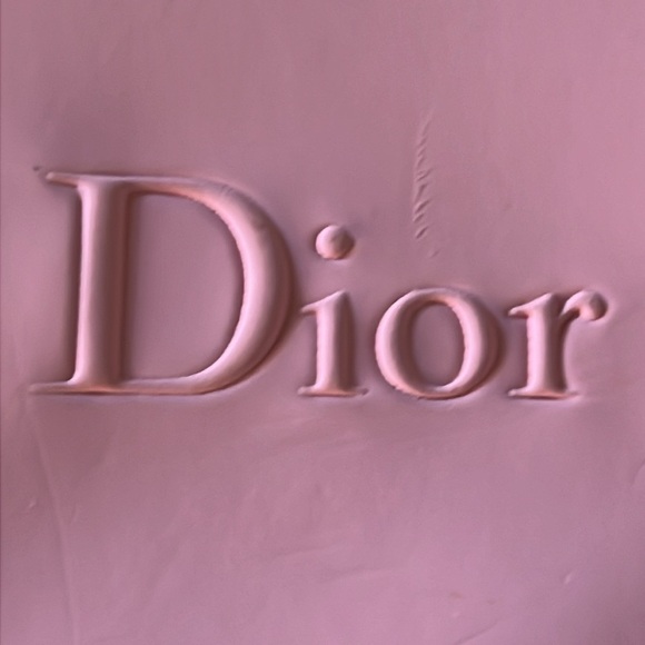 Dior round pink makeup bag - Picture 13 of 13
